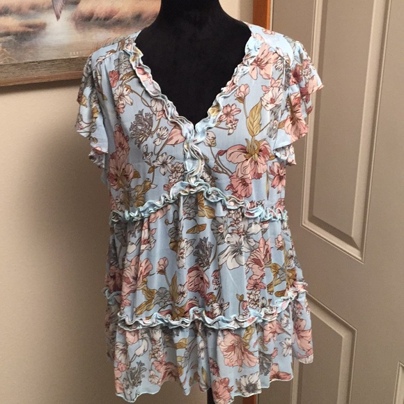 Suzanne Betro Tops - NWT Suzanne Betro Boho Baby Blue 🌸 Floral Top